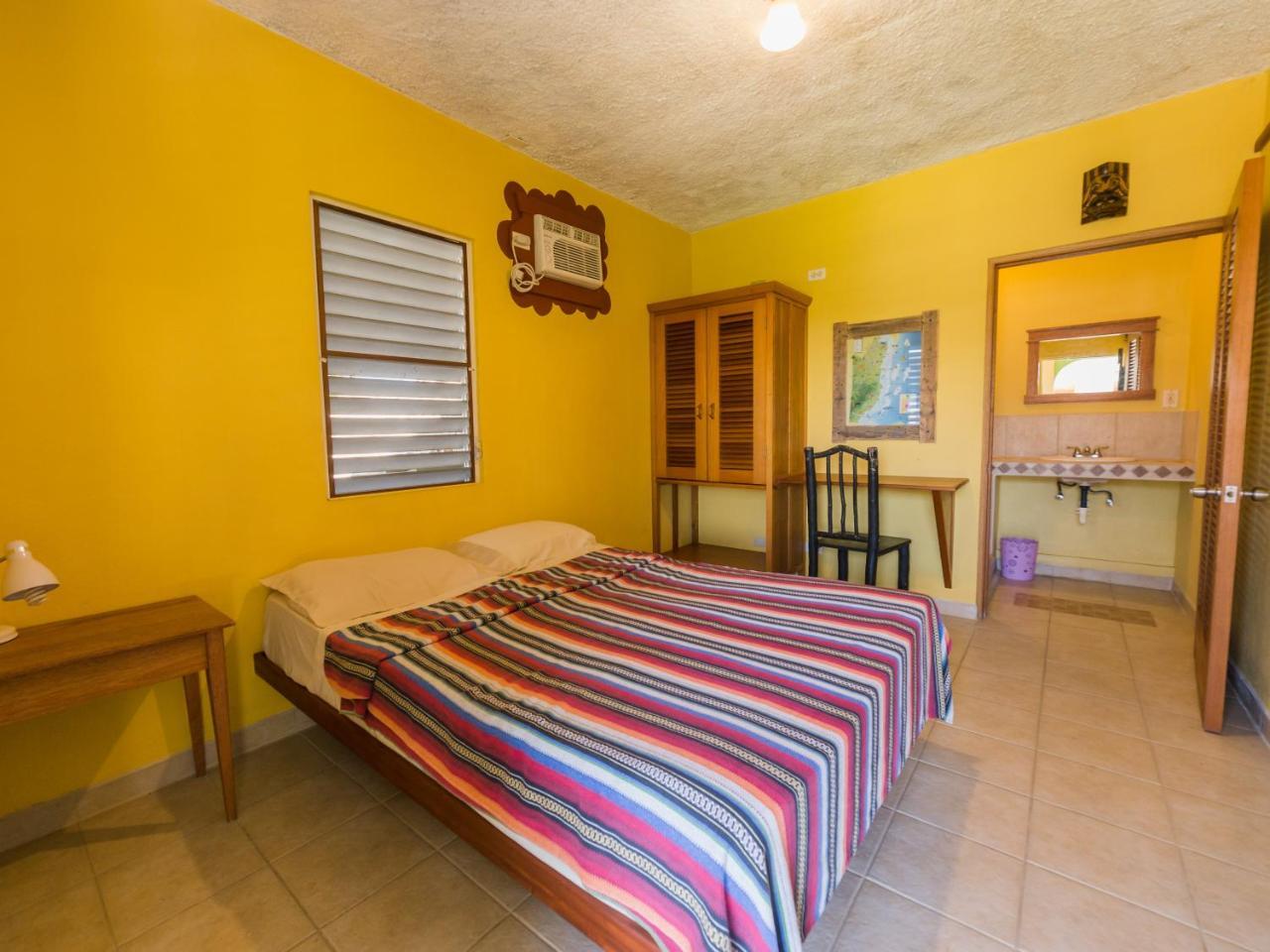 A Piece Of Ground Albergue Punta Gorda Exterior foto