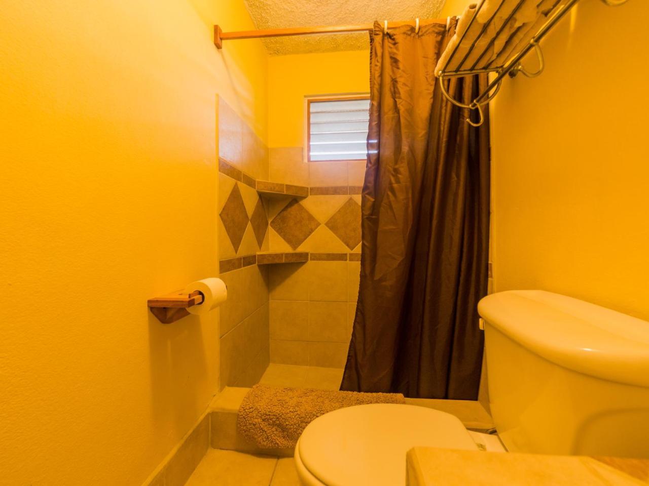 A Piece Of Ground Albergue Punta Gorda Exterior foto