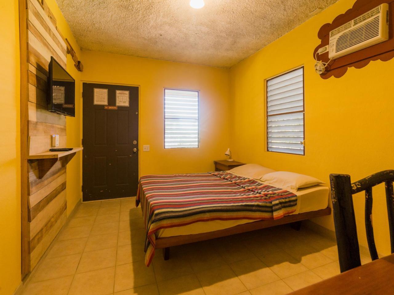 A Piece Of Ground Albergue Punta Gorda Exterior foto