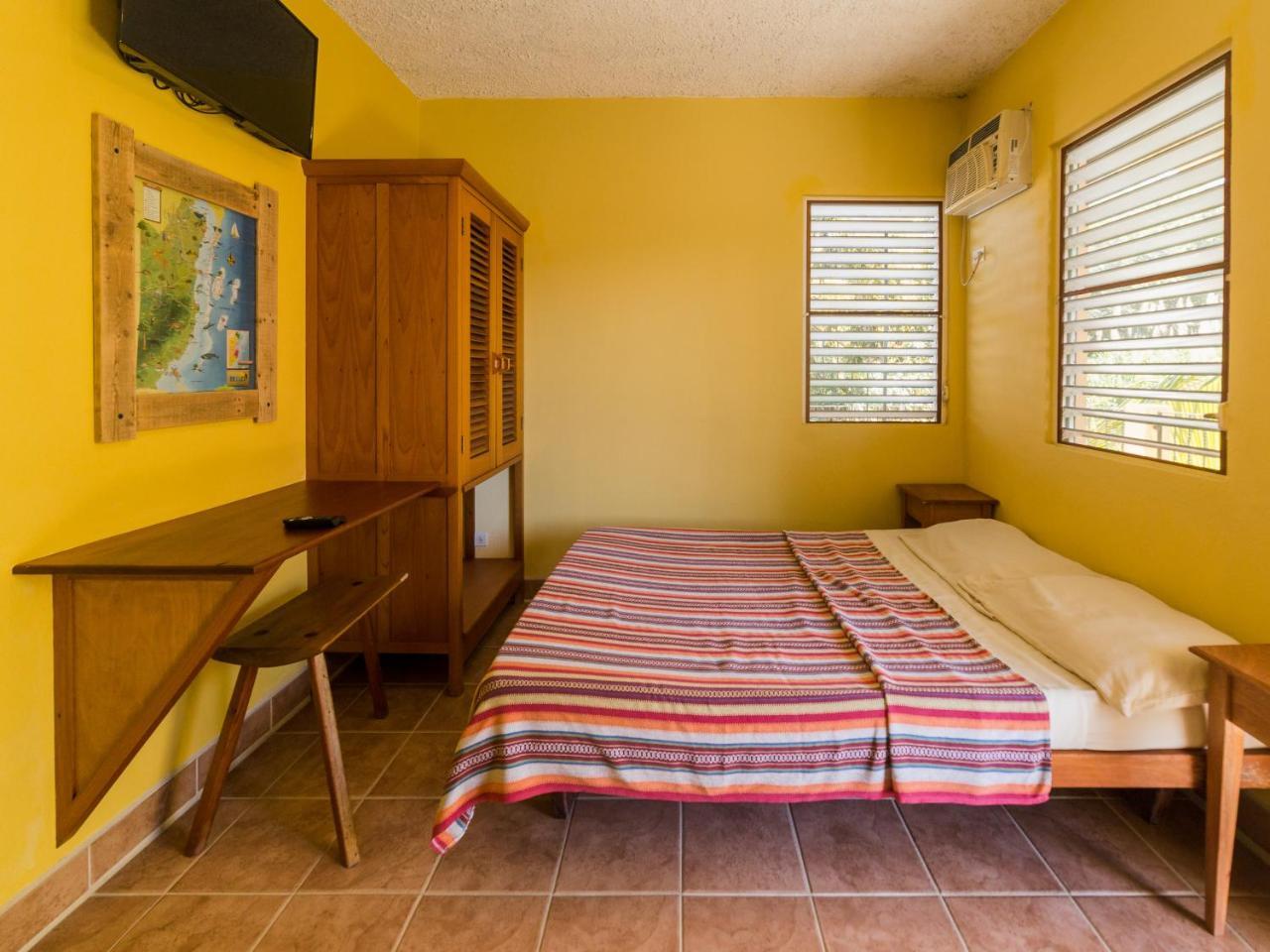 A Piece Of Ground Albergue Punta Gorda Exterior foto