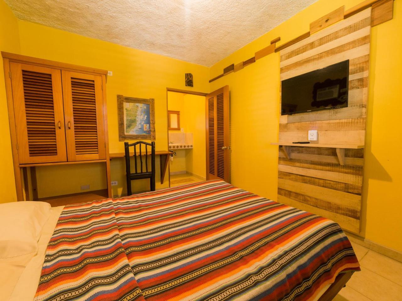 A Piece Of Ground Albergue Punta Gorda Exterior foto