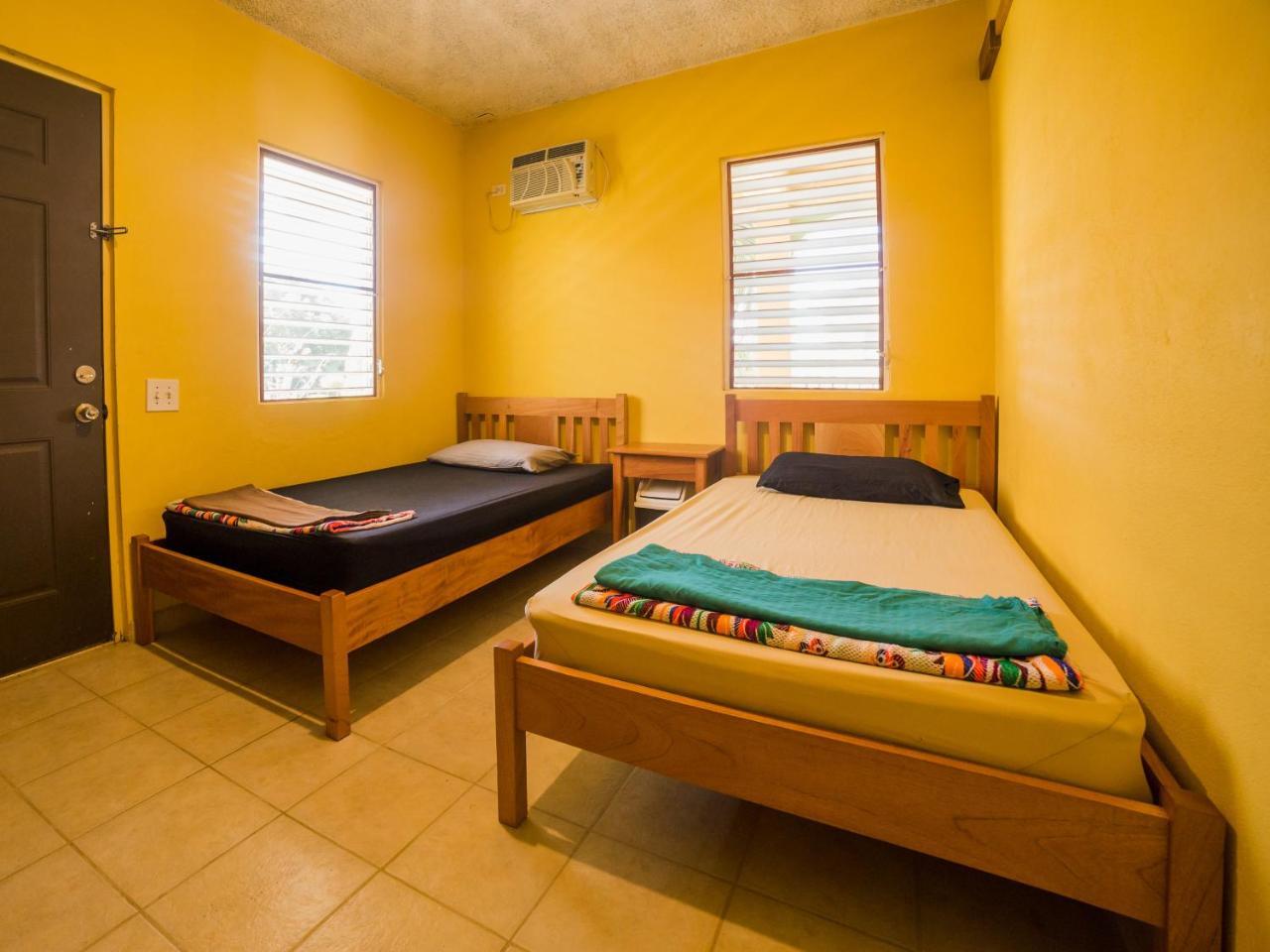 A Piece Of Ground Albergue Punta Gorda Exterior foto