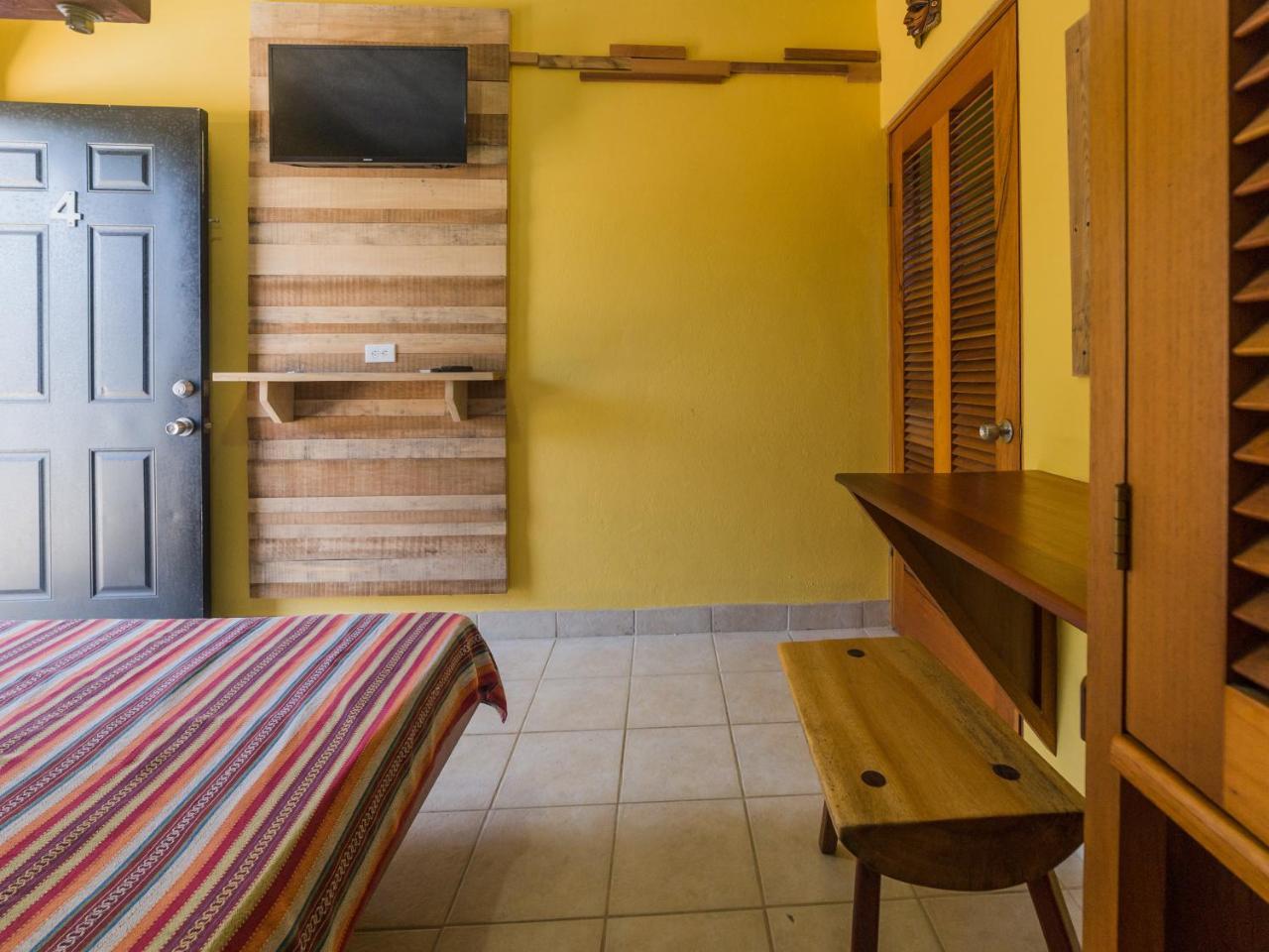 A Piece Of Ground Albergue Punta Gorda Exterior foto