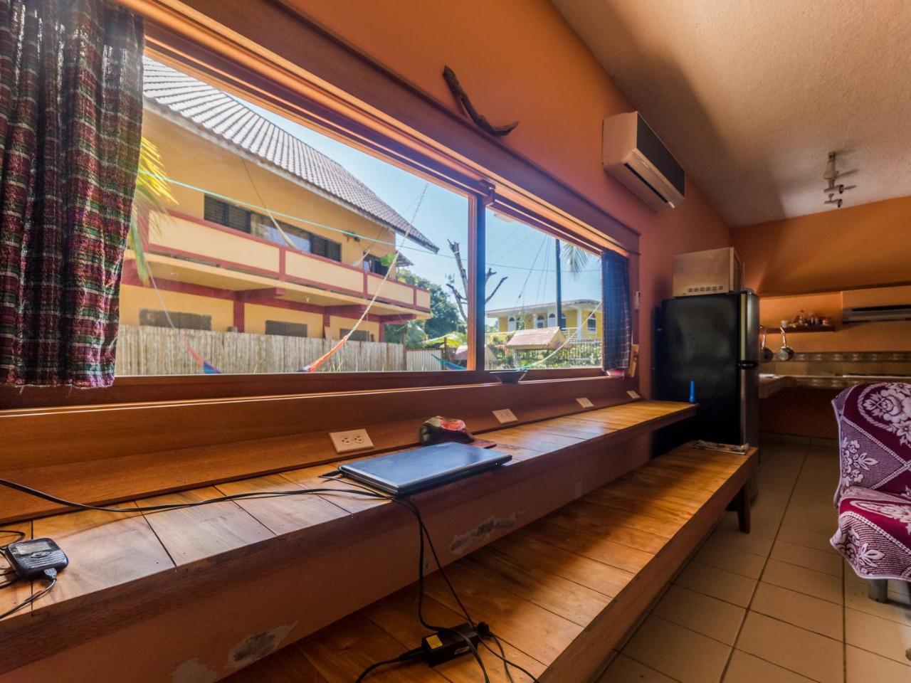 A Piece Of Ground Albergue Punta Gorda Exterior foto