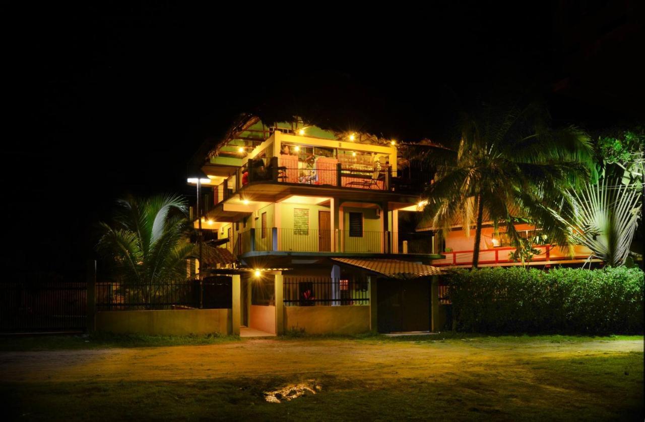 A Piece Of Ground Albergue Punta Gorda Exterior foto