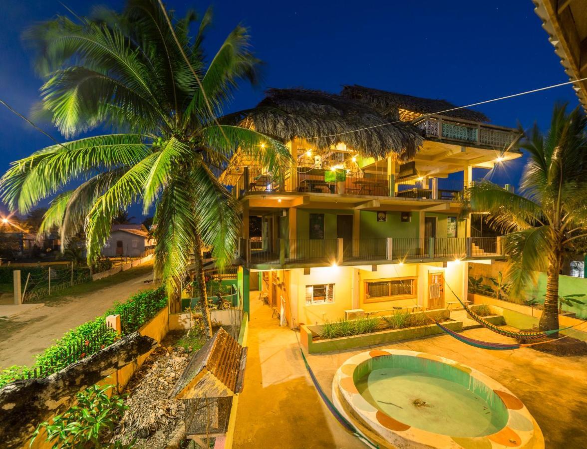 A Piece Of Ground Albergue Punta Gorda Exterior foto